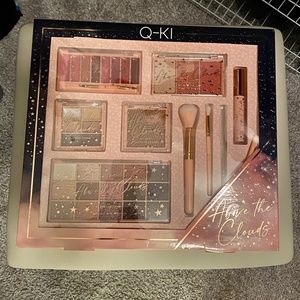 Q-Ki makeup set new in box.